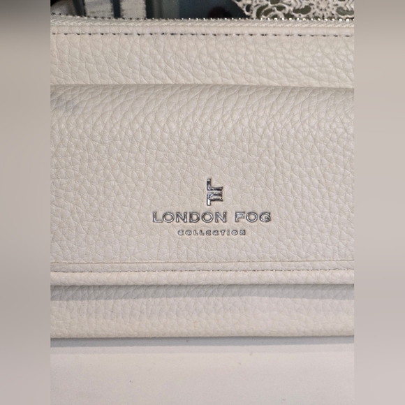 London Fog Zip Around Leather Wallet - Picture 2 of 5